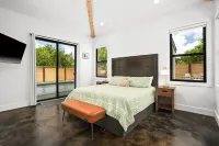 The Lagoon: 4 Bd Home. Pool, Jacuzzi, Waterslide, Home Theater & AC. Sleeps 17 - balcony
