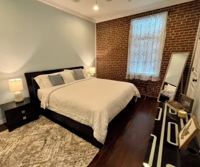 Loft in the Heart of town - 500 Mbps WiFi - 3 car parking - Chef’s Kitchen