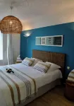 Villa facing sea and beach (7 pers. + 1 baby) Hotels near Point de vue
