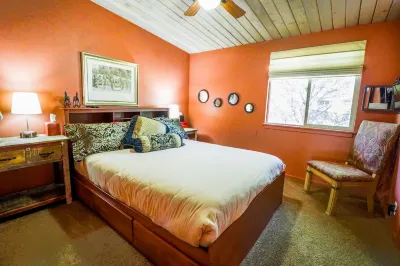 Sedona Spice:  All the Best Views, Vistas & Value. Steps from Uptown! Hotels in Uptown