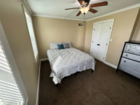 4-bedroom house in historic Vicksburg with AC, WiFi, Pet friendly.