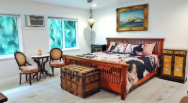 Spacious 5-bedroom Estate Home with a country club back porch pool & waterfall Hotels near Elk's Park Recreation Area