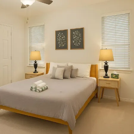 Spacious 4B Mid-Century 2BTH Oasis Family & Work Stay
