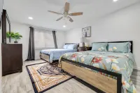 Frisco 4-bedrooms Getaway Hometel with Spa and Outdoor Kitchen