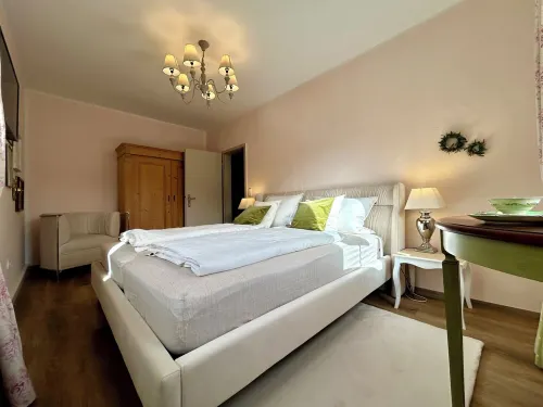 Large apartment with a view of the graduation house
