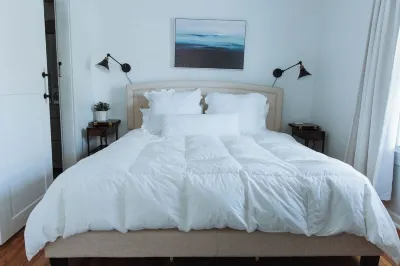 Renovated Home by Central Park-King Bed! Family Friendly. 2 Blocks to Beach!
