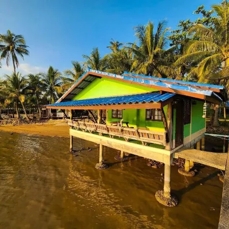 Banmae Resort Kohchang Отели рядом с достопримечательностью «Namtok Khiri Phet»