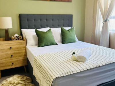 Cosy two Bedroom Apartment for Short and Long Stays Rental