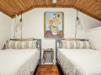 Cozy & Charming 3-bedroom cottage in Springfield - Great Location! Pet friendly!