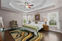 Near Downtown Cary and Raleigh - 5 room King beds, walking distance to Bond Park