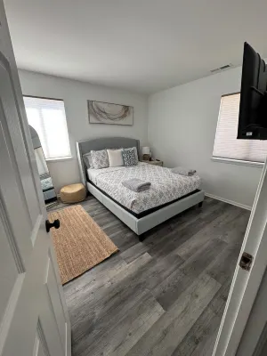 3 BR End Unit Rowhouse 1 Mile to Bethany Boardwalk, Walk to Shops & Restaurants