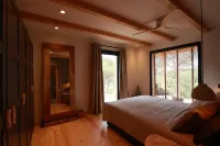 Nature Cabin on private estate and Coast Barcelona with Wellness. Maresme 호텔
