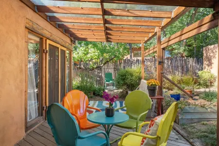 Adorable Santa Fe 3 Bedroom Home! Отели рядом с достопримечательностью «Публичная библиотека Санта-Фе»