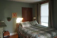 Elegant 19th Century New England Newly Renovated 1BR Vacation Rental