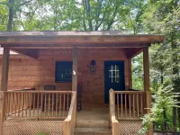 Modern 3Br/3BA Boone Cabin: Hot Tub, Game Room, Porch, Near Trails and Downtown