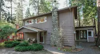 Lake, Hot Tub, Baby & Toddler Friendly, Walk to Town