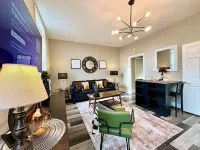 Mid-Century Modern Midtown- Walk To Restaurants & Nightlife!