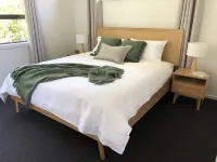 300 Mtrs To Town Centre - Modern 3 bedroom Home Hotels near Stony Creek Gallery