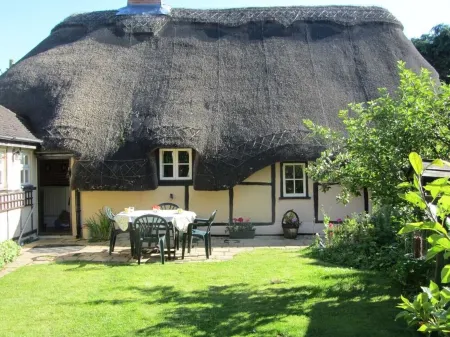 The Stable at Rambler Cottage Отели в г. Хортон Хит