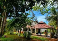 Welcome to PanaSea! Beautiful 3BR home-Esterillos: Private pool & close to beach Hotel dekat Bejuco Beach