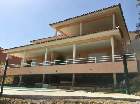 Beautiful apartment with sea view, swimming pool, near beaches and port