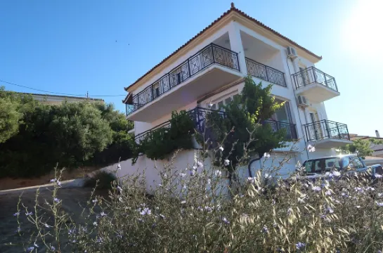 Spacious apartment near the beach with a unique view of Finikounda