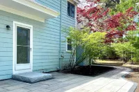 Family-Friendly Cape Cottage Just 3 Minute Walk to Beach!