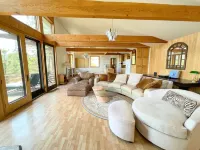 Sky Ridge - hilltop cabin with stunning views