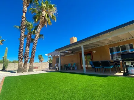 Tranquil Desert Oasis - beautiful private pool and putting green w/a great view!