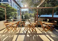 Soul Fam Hostel - Lgbtq Inclusive Отели в г. 