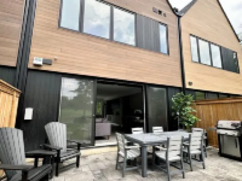 Luxury Villa 3 Bedroom Villa Located in Muskoka Bay Golf and Resort Hotels in Gravenhurst