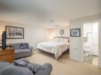 "Spacious Maine Retreat near Sunday River with Hot Tub, Fire Pit & Pet-Friendly! Hotels in Newry