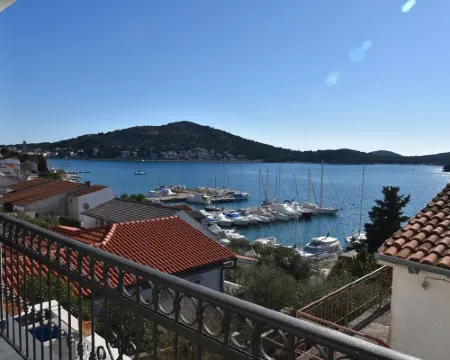 Villa Pina TOP Apartment Nicos at the see 2-4 persons Hoteles en Tisno