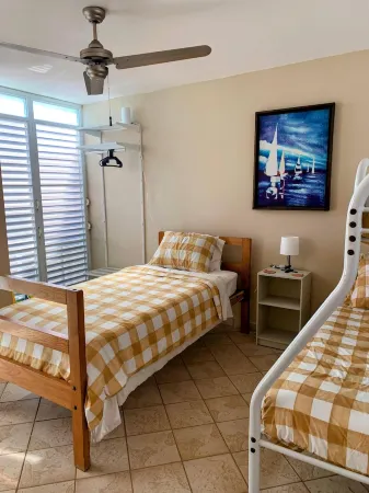 Spacious 3 bedrooms penthouse, near Combate Beach: Pools, Fun & Amazing Sunsets