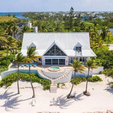 So Serene Oceanfront Villa, Rum Point, Private Beach, Hot Tub, Kayak, Snorkeling