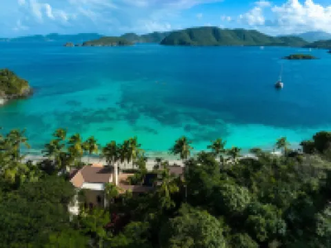 One Bedroom Cottage on Peter Bay Beach Hotels in Central