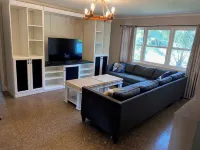 Vero Beach Home Getaway - sleeps 6 - walk to downtown, 7 min drive to  beaches