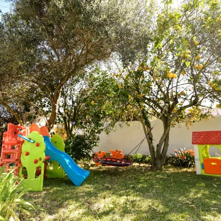 House with Private Courtyard 200 m from the Cliffs