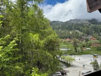 50 metres from the cable car, quiet, spacious apartment, parking and wifi.