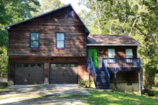 The Blissful Hideaway w/ large backyard, jacuzzi and two connecting decks