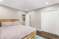 Fully Renovated home with POOL- 6 minutes to beach 베이 비스타 공원 주변 호텔
