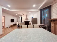 Casino Close Comfort walk to the falls 6-bedroom sleeps 12 with AC and WiFi USA