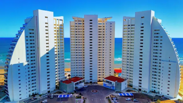 Beachfront 1-bedroom luxury condo at Encantame Towers by the Sea of Cortez.