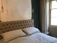 Lovely beachfront Apartment with private courtyard Hotels in Saint Leonards