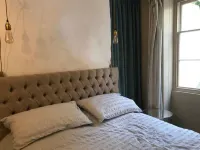 Lovely beachfront Apartment with private courtyard