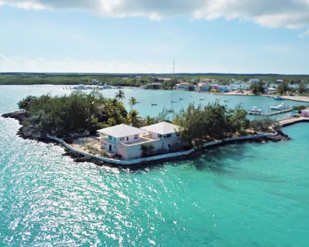 Centrally located - Gorgeous view of Elizabeth Harbour Hotels in George Town