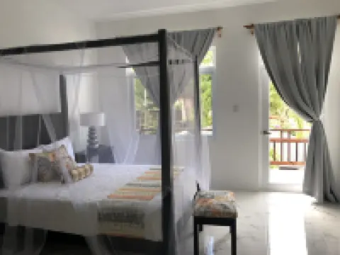 Fully staffed. private, Beachfront villa with a pool in Negril, Jamaica Hotels in 