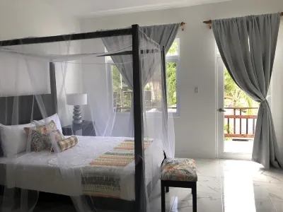 Fully staffed. private, Beachfront villa with a pool in Negril, Jamaica