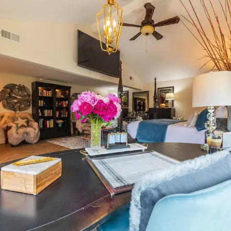 Luxury Coastal Retreat-PrivatePool, Spa & Yard-Dog-Friendly-5 Min to Beach
