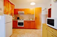 Apartmen Schwarz bis 14 Personen , Zadar, Nin, Vir, Haustierfreundlich Hotels in Petrcane